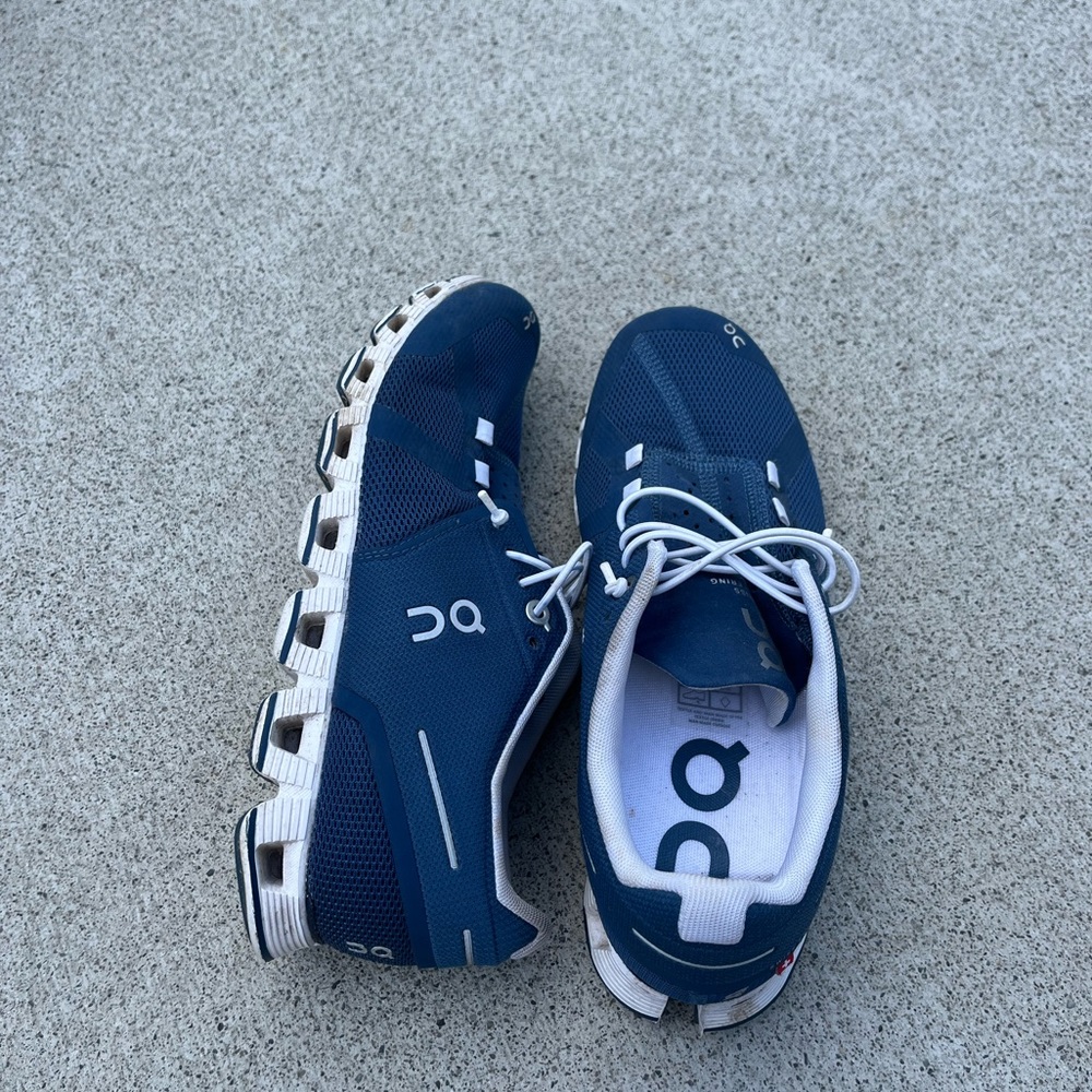 On Cloud “Cloud 5” Sneakers in Denim/White